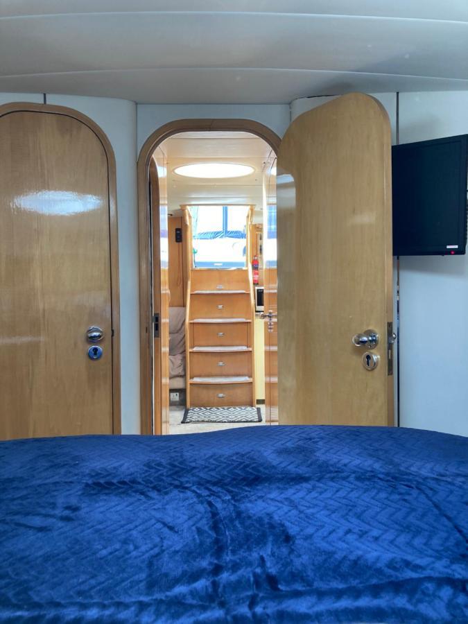 Entire Boat At St Katherine Docks 2 Available Select Using Room Options Londres Exterior foto