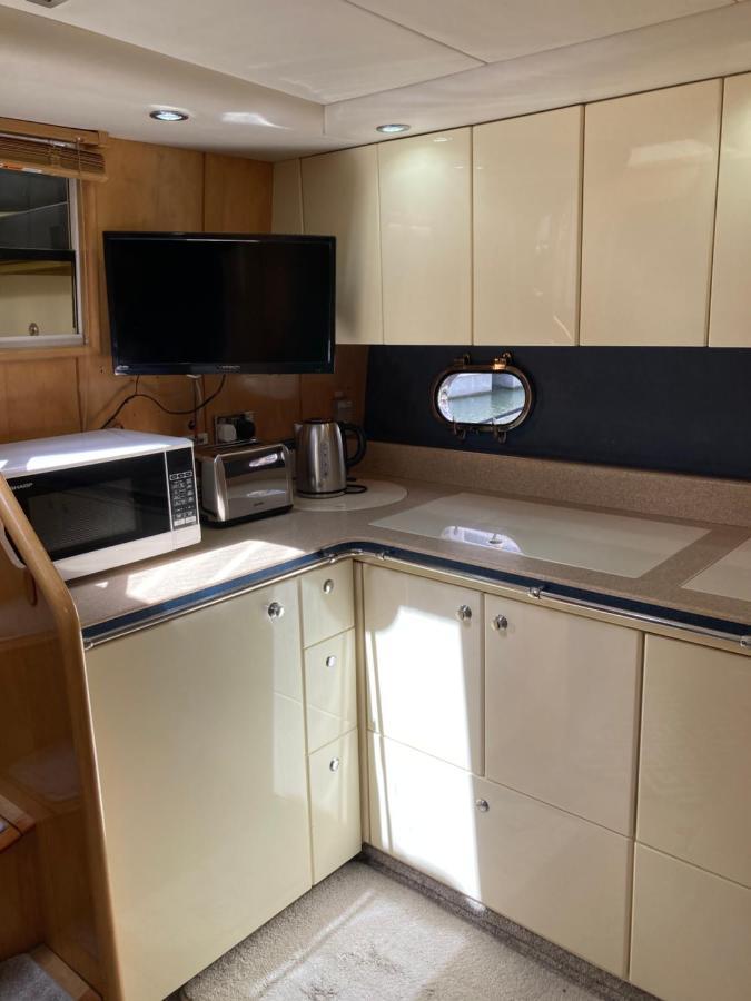 Entire Boat At St Katherine Docks 2 Available Select Using Room Options Londres Exterior foto