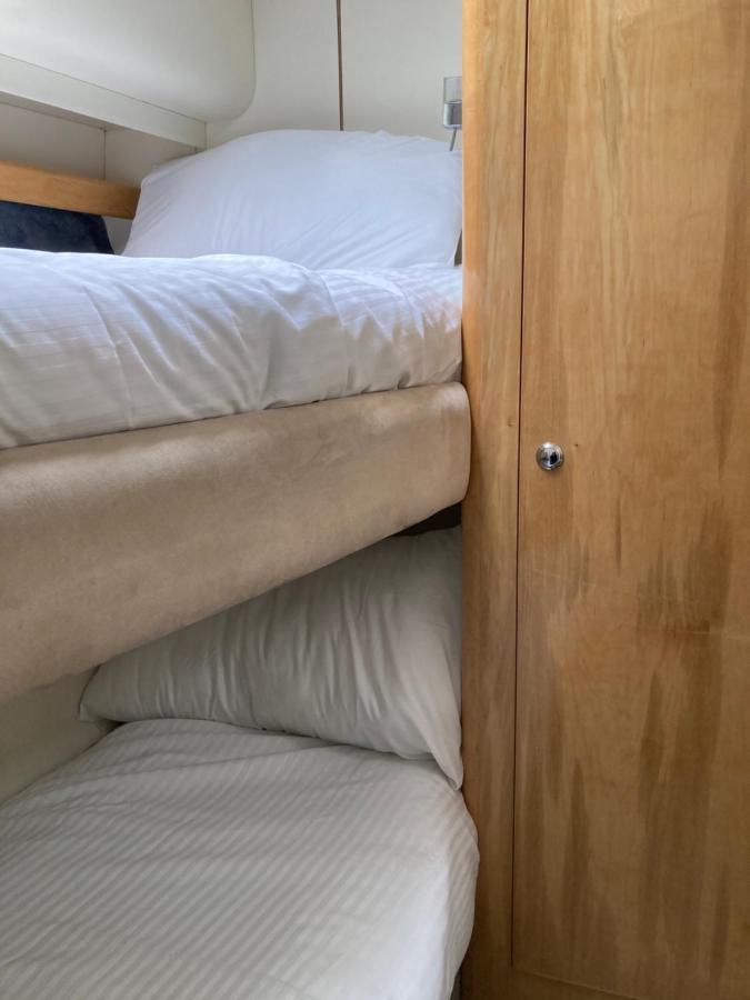 Entire Boat At St Katherine Docks 2 Available Select Using Room Options Londres Exterior foto