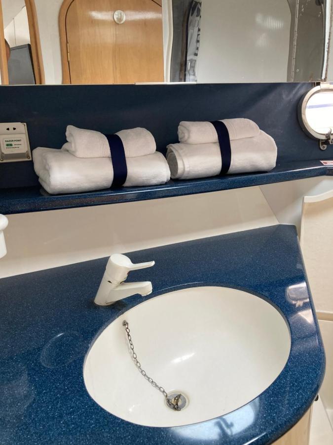 Entire Boat At St Katherine Docks 2 Available Select Using Room Options Londres Exterior foto