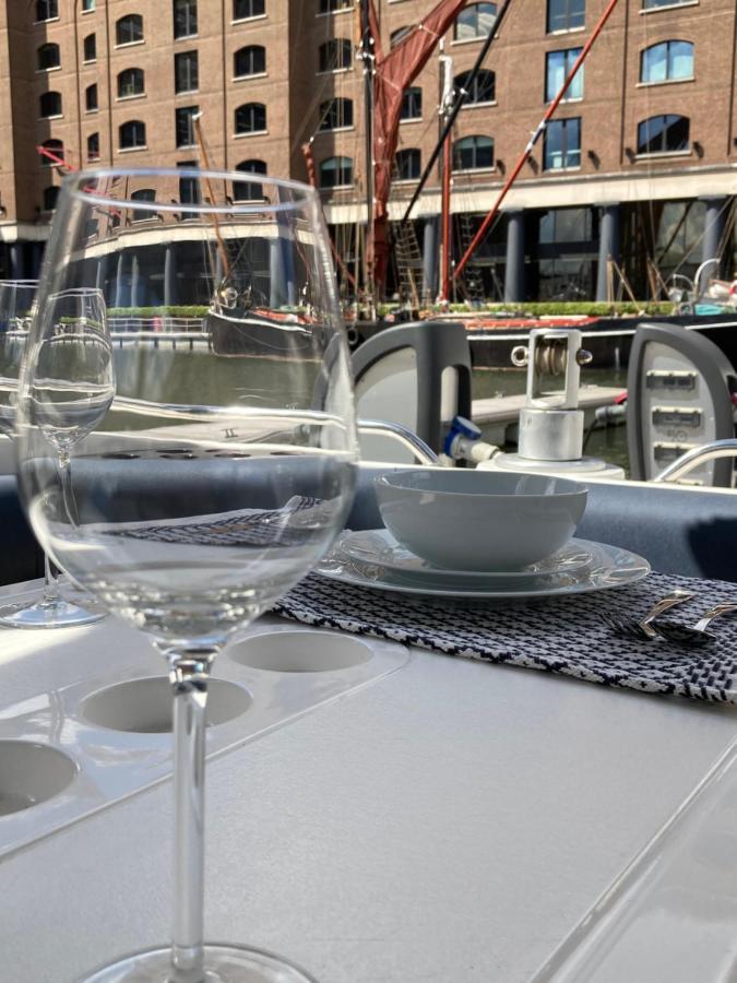 Entire Boat At St Katherine Docks 2 Available Select Using Room Options Londres Exterior foto