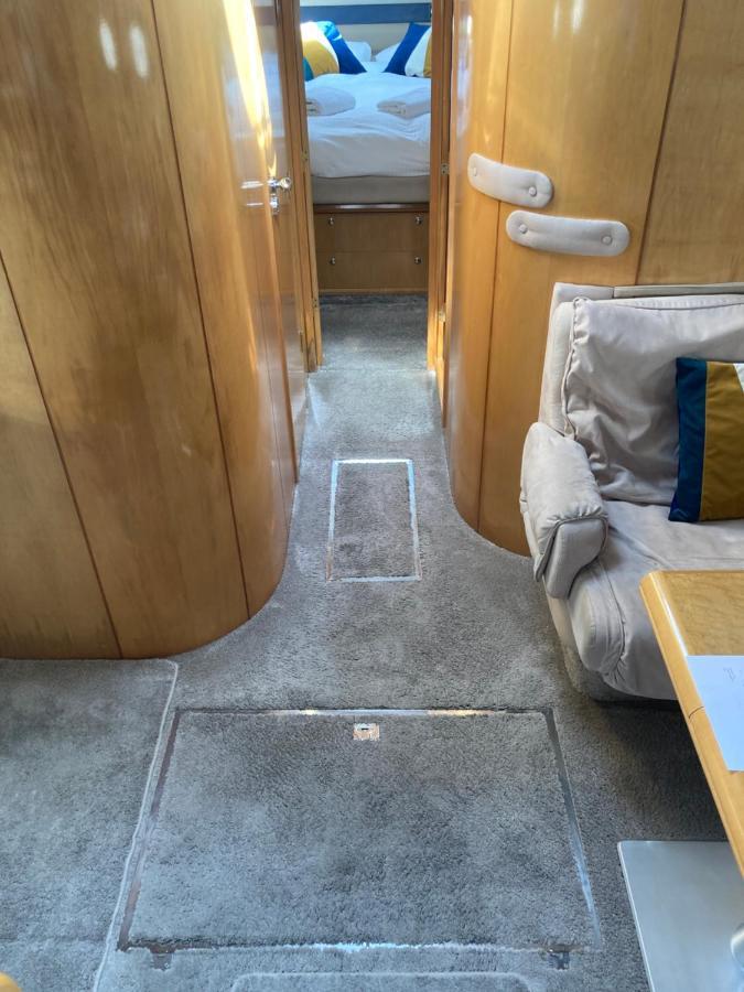 Entire Boat At St Katherine Docks 2 Available Select Using Room Options Londres Exterior foto