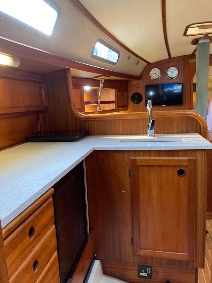 Entire Boat At St Katherine Docks 2 Available Select Using Room Options Londres Exterior foto