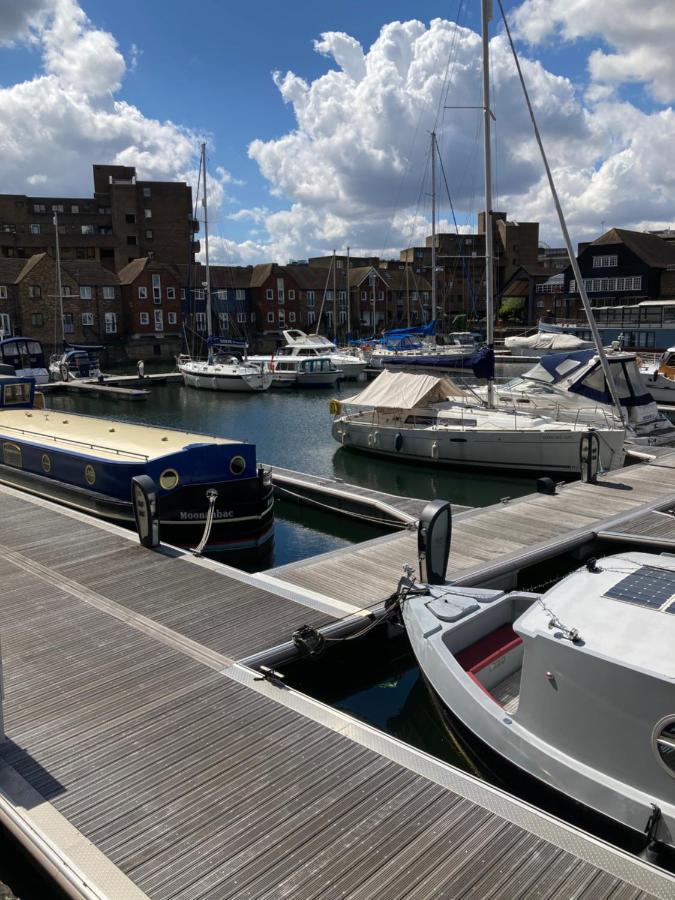 Entire Boat At St Katherine Docks 2 Available Select Using Room Options Londres Exterior foto