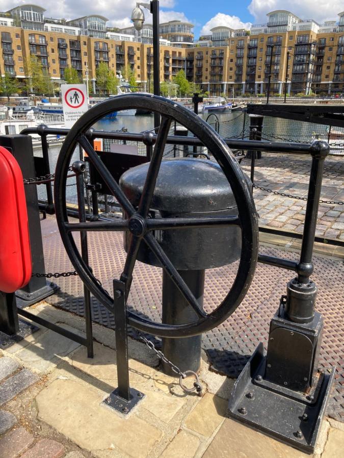 Entire Boat At St Katherine Docks 2 Available Select Using Room Options Londres Exterior foto