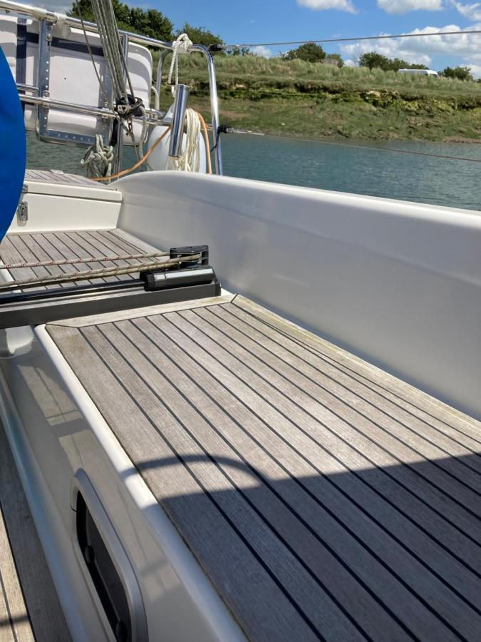 Entire Boat At St Katherine Docks 2 Available Select Using Room Options Londres Exterior foto
