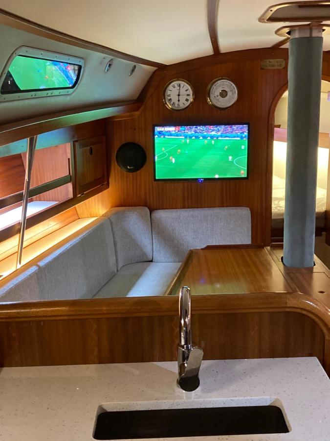 Entire Boat At St Katherine Docks 2 Available Select Using Room Options Londres Exterior foto