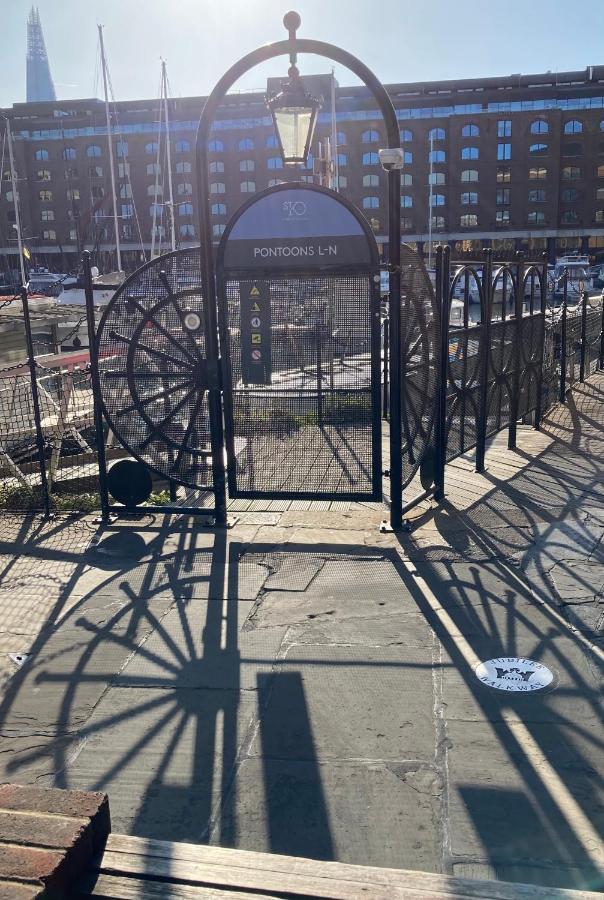 Entire Boat At St Katherine Docks 2 Available Select Using Room Options Londres Exterior foto