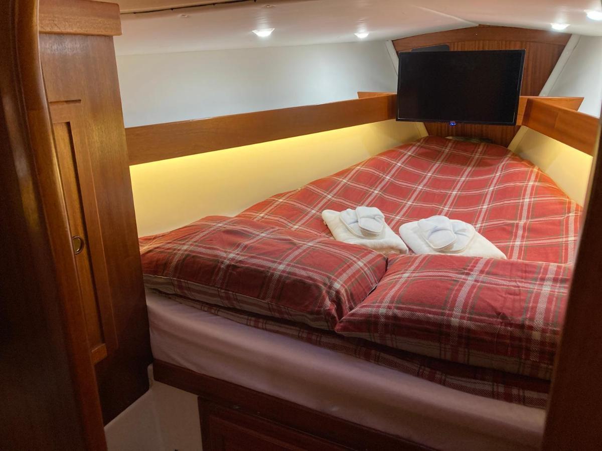 Entire Boat At St Katherine Docks 2 Available Select Using Room Options Londres Exterior foto