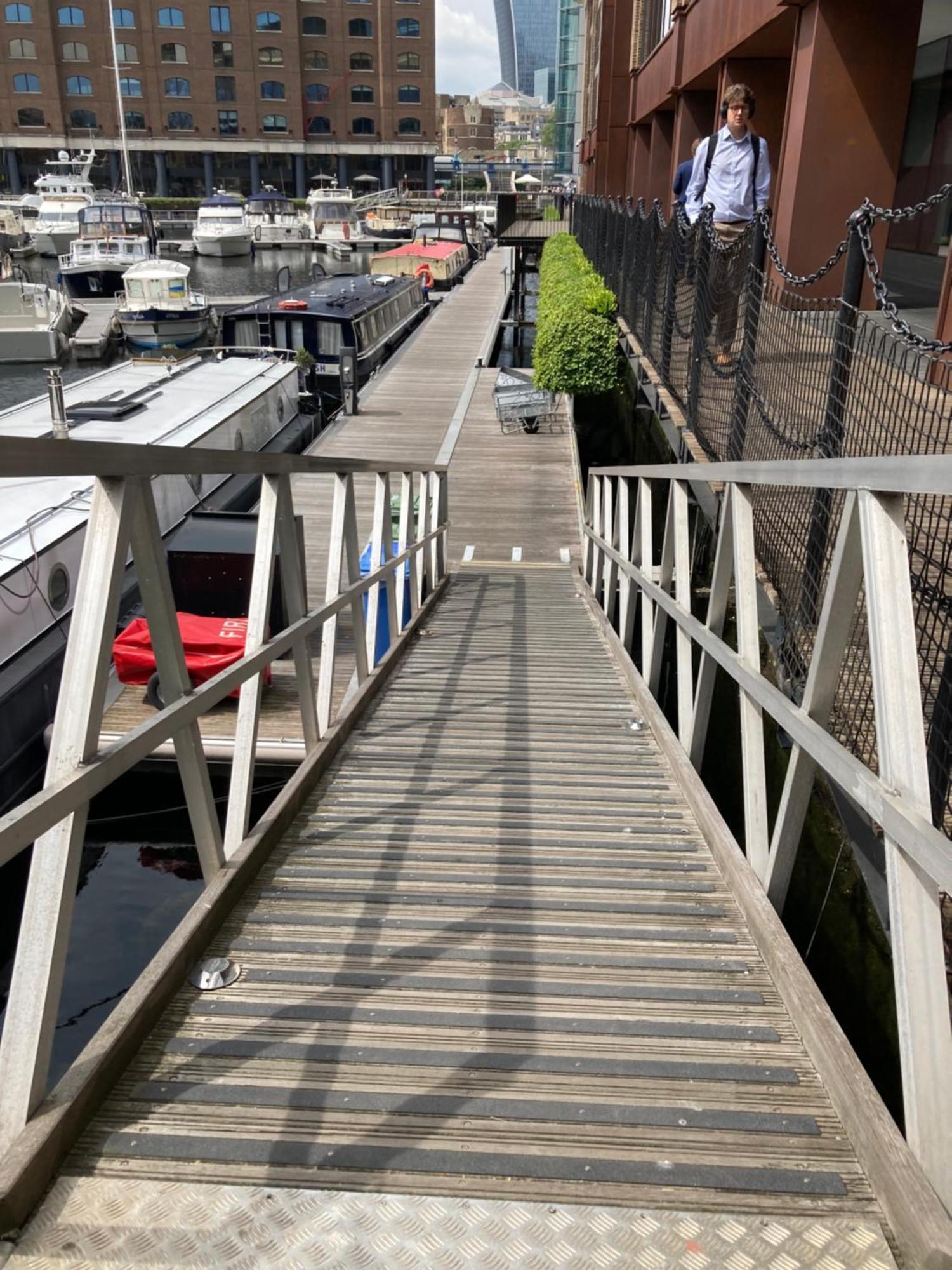 Entire Boat At St Katherine Docks 2 Available Select Using Room Options Londres Exterior foto